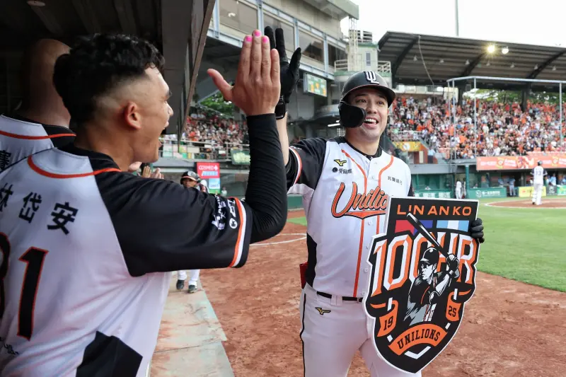 ▲台南球場遭到丹娜絲颱風影響，未來2週統一獅主場賽事將延賽與改場地。（圖／統一獅提供）