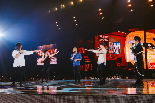 ▲五月天特別空出本壘板跟投手丘空位不賣,為的就是要「守護棒球」。(圖/翻攝自相信音樂臉書) ▲五月天特別空出本壘板跟投手丘空位不賣,為的就是要「守護棒球」。(圖/翻攝自相信音樂臉書)