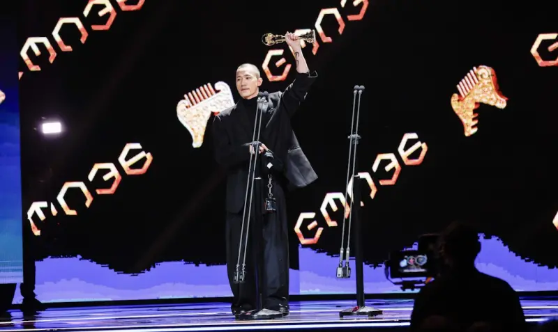 金曲最佳新人山姆是誰？網路發跡走上前台　頭上5公分疤痕險要命