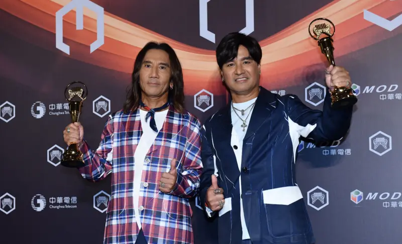金曲獎／動力火車隔20年抱獎！尤秋興「為1事」嗆顏志琳：他老花