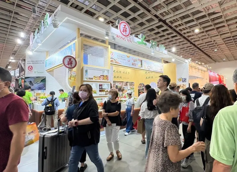 ▲台北國際食品展中，大安工研無糖果醋系列符合健康概念，受到民眾青睞，連日來攤位前湧入試吃人潮。（圖／業者提供）