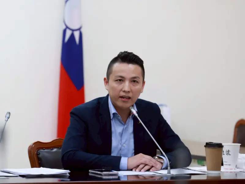 ▲新北市議員陳偉杰等人所組的新藍圖連線狠批行政院長卓榮泰被總統賴清德打臉。（圖／新藍圖連線提供）