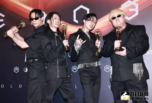 ▲TRASH抱回「最佳樂團獎」。(圖/NOWNEWS攝影中心) ▲TRASH抱回「最佳樂團獎」。(圖/NOWNEWS攝影中心)