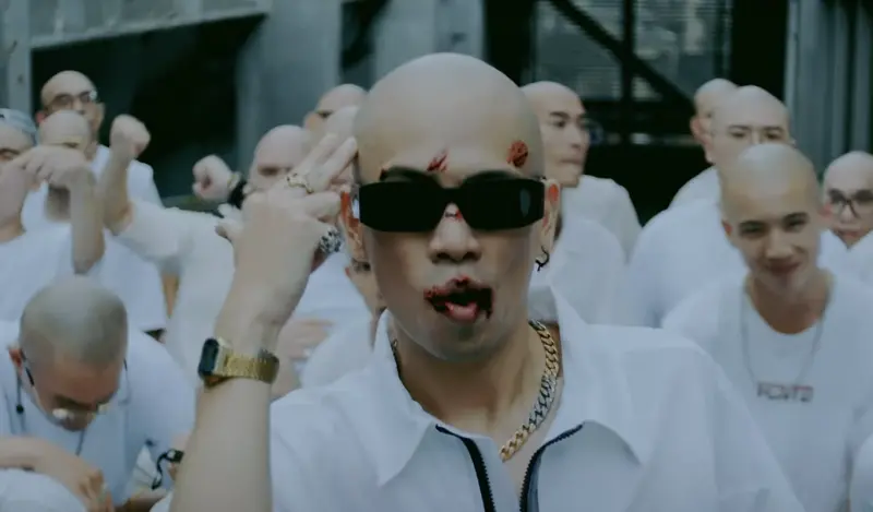 金曲獎／呂士軒當場發新歌！秀巨無霸條碼一掃驚呆：輸了就剃光頭