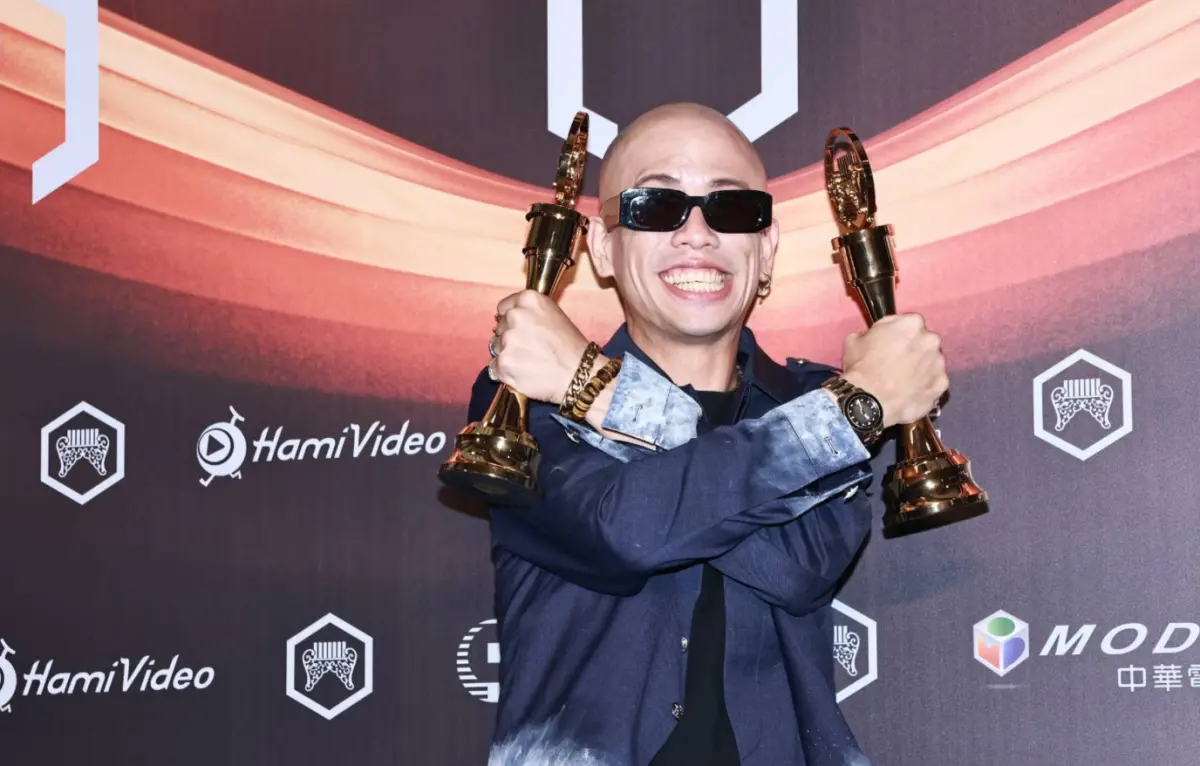 ▲呂士軒得到金曲獎最佳華語男歌手、華語專輯兩大獎，開心表示以前媽媽糗他玩音樂「想當周杰倫」，他則覺得現在就是他「最接近周杰倫的樣子」。（圖／NOWNEWS攝影中心）