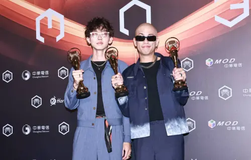 ▲呂尚霖(左)與呂士軒(右)一起合作《好聲豪氣》專輯,雙雙獲得大獎。(圖/NOWNEWS攝影中心) ▲呂尚霖(左)與呂士軒(右)一起合作《好聲豪氣》專輯,雙雙獲得大獎。(圖/NOWNEWS攝影中心)