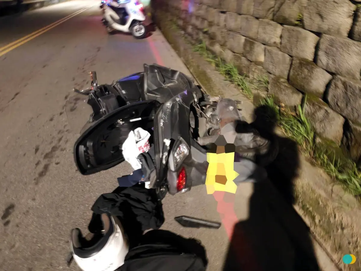 ▲新北市一名男子騎乘重機發生意外，左手掌當場斷裂，被緊急送醫後仍宣告不治。（圖／警方提供）