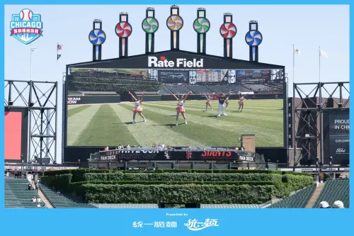 統一獅Uni Girls與吉祥物萊恩登上大聯盟白襪隊主場,參加「台灣日」。(圖/統一獅提供) ▲統一獅Uni Girls與吉祥物萊恩登上大聯盟白襪隊主場,參加「台灣日」。(圖/統一獅提供)