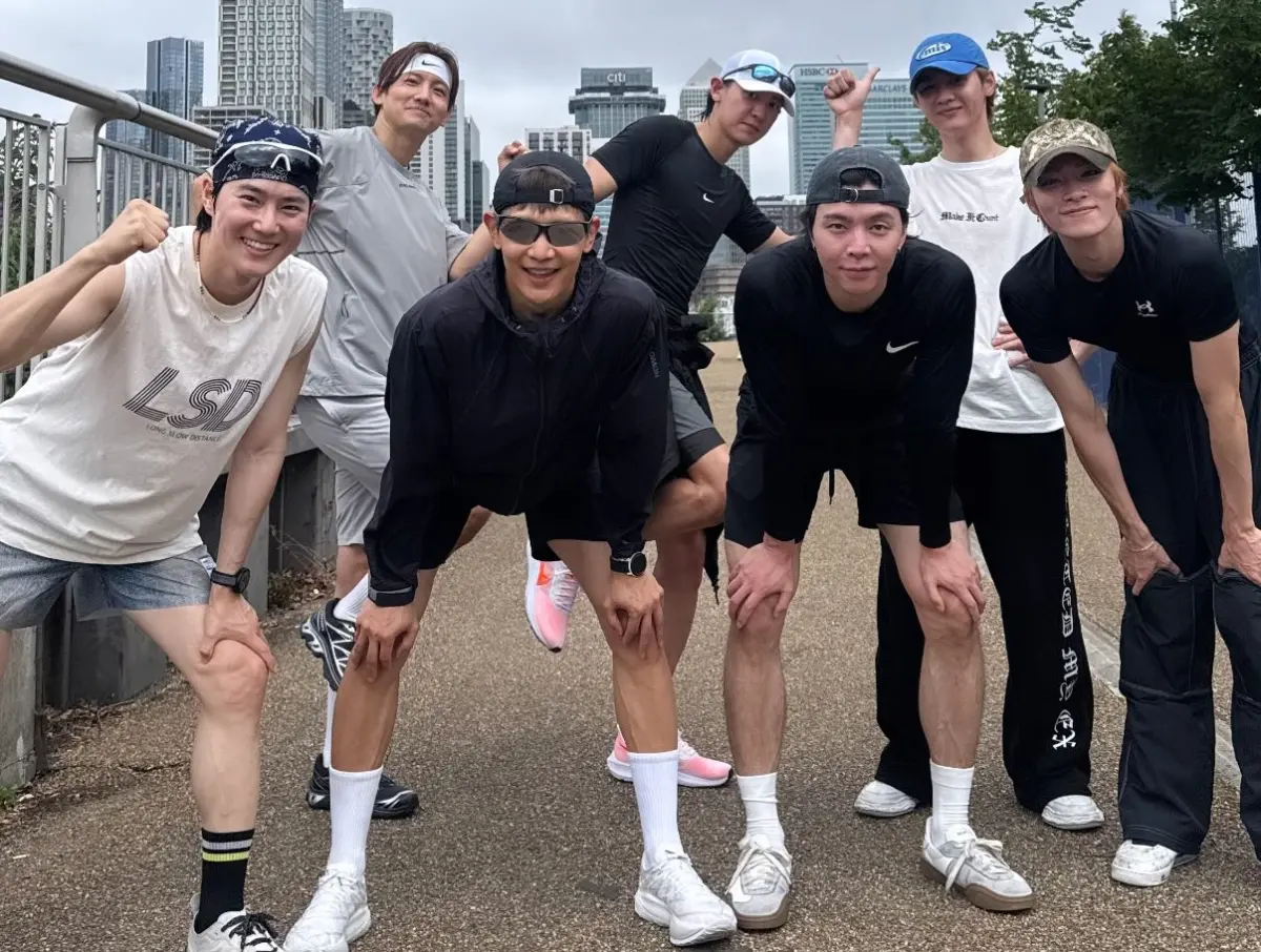 ▲SM娛樂近日在英國倫敦巡演，旗下男團東方神起昌珉（左上1）、SHINee珉豪（左下2）、EXO Suho（左下1）、燦烈（中上），以及NCT Johnny（右下2）、錕（右上1）、肖俊（右下1）空閒時間相約合體慢跑，但Kai竟稱感冒缺席，不過下一秒被昌珉跟珉豪在健身房當場抓包，還怒批他：背叛者。（圖／珉豪IG）