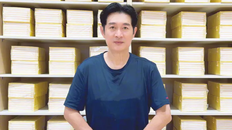 ▲62歲黃安過去曾2度病危，他今日發文表示自己已經跟家人交代好過世後「身外之物」該如何處理，他也透露名下別墅、豪車都沒有貸款，因為他不想留債務在人間。（圖／黃安微博）