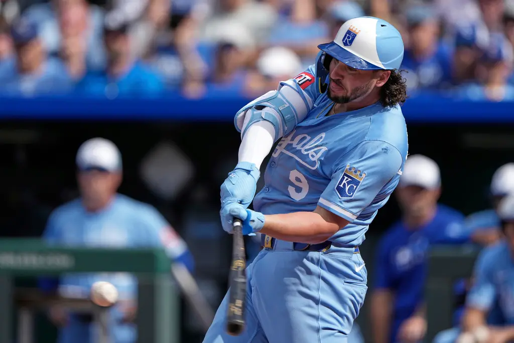 ▲皇家隊重砲Vinnie Pasquantino面對大谷翔平163公里，敲出內野滾地球，形成雙殺打。（圖／美聯社／達志影像）