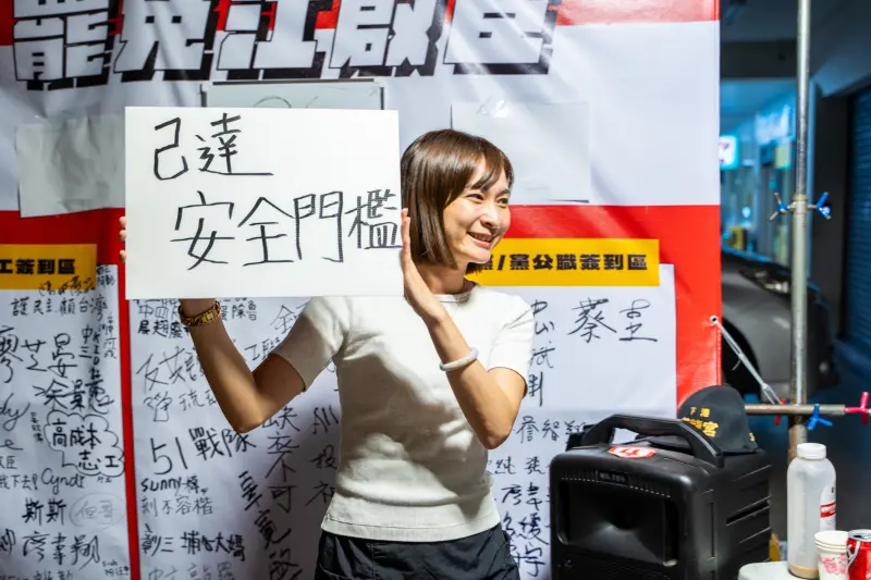 ▲「一罷擊臣」領銜人廖芝晏宣布連署書數量已達安全門檻。（圖／罷團「一罷擊臣」提供，2025.06.29）