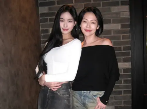 ▲小S（徐熙娣）（右）在姊姊過世後，睽違4個月首度露面，現身二女兒Lily（許韶恩）（左）畫展，狀態看似恢復不少，讓粉絲稍稍放心。（圖／小S IG）