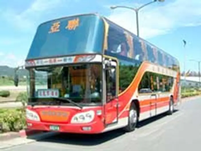 ▲亞聯客運自1999年創立，2000年正式通車，過去25年專營1728「台北－龍潭－新竹」路線。（圖／亞聯客運官網）