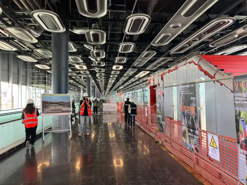 旅客將破4900萬人次！謝金河直擊桃機三航廈　喊「終於完成」目標