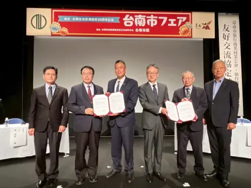 ▲黃偉哲也見證了台南市旅行商業同業公會理事長蔡承鴻跟仙台觀光國際協會理事長結城由樹簽署觀光交流MOU。(圖/南市府提供) ▲黃偉哲也見證了台南市旅行商業同業公會理事長蔡承鴻跟仙台觀光國際協會理事長結城由樹簽署觀光交流MOU。(圖/南市府提供)