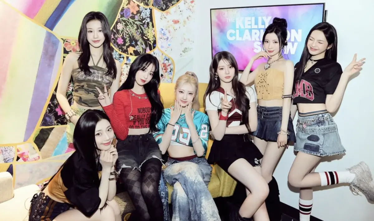 ▲BLACKPINK的親妹團BABYMONSTER（如圖）近日來台開唱，超人氣使她們的演唱會門票開賣後瞬間完售，許多沒買到票的粉絲於演唱會當天到現場排隊，順利用原價跟主辦買到當日票進場。（圖／BABYMONSTER IG）