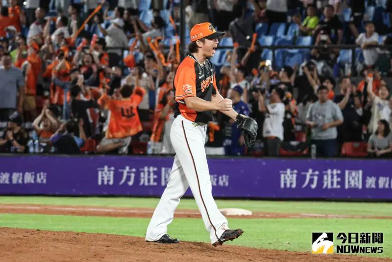 ▲統一獅高塩將樹替獅隊守下最後2局，助隊拿下上半季冠軍。（圖／記者朱永強攝,2025.06.29）