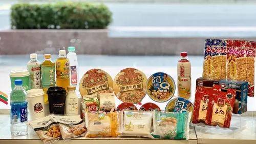 ▲統一獅奪下中華職棒2025上半季冠軍，7-11限時3天祭出封王優惠，大量商品「買一送一、買二送二」。（圖／業者提供）
