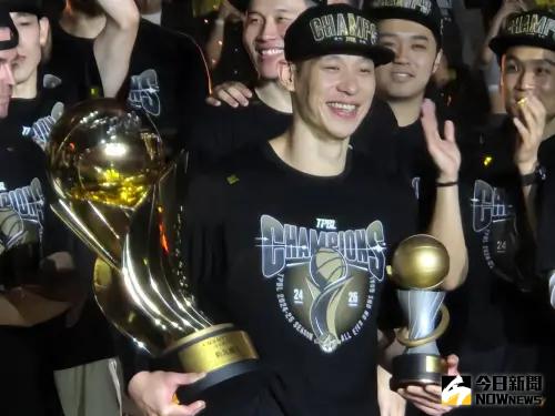 ▲林書豪曾奪下TPBL總冠軍賽MVP，稍早無預警宣布退休，經紀公司回應林書豪近期都在思考未來，直到2天前才正式做出退休決定。（圖／記者黃建霖攝）