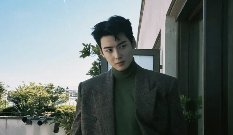 ▲男星車銀優在巴黎晨跑時，親眼目睹自己的耳機被行駛的車子輾過，無能為力的快哭了。（圖／車銀優IG）