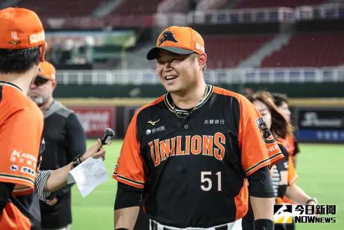 統一獅老將胡金龍認為,高塩將樹是奪冠功臣,撐起獅隊牛棚。(圖/記者朱永強攝,2025.06.29) ▲統一獅老將胡金龍認為,高塩將樹是奪冠功臣,撐起獅隊牛棚。(圖/記者朱永強攝,2025.06.29)