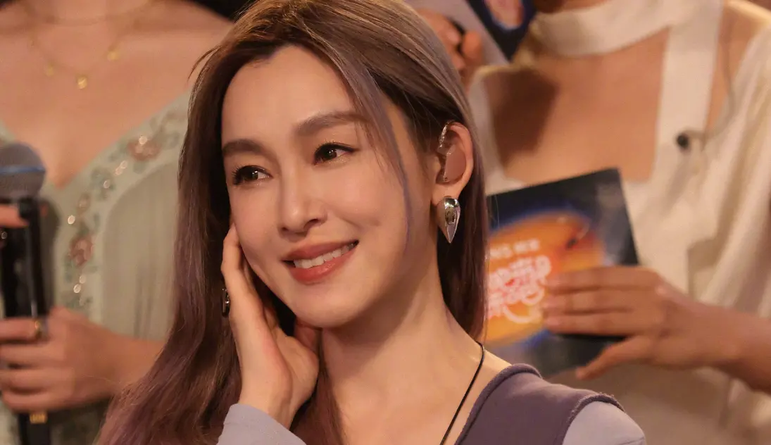 ▲范瑋琪月初參加《歌手2025》舞台表現失常慘破音、發抖，但她疑似想雪恥，傳出已答應節目組，7月回鍋參加突圍賽，挑戰敗部復活的機會。（圖／范范范瑋琪微博）