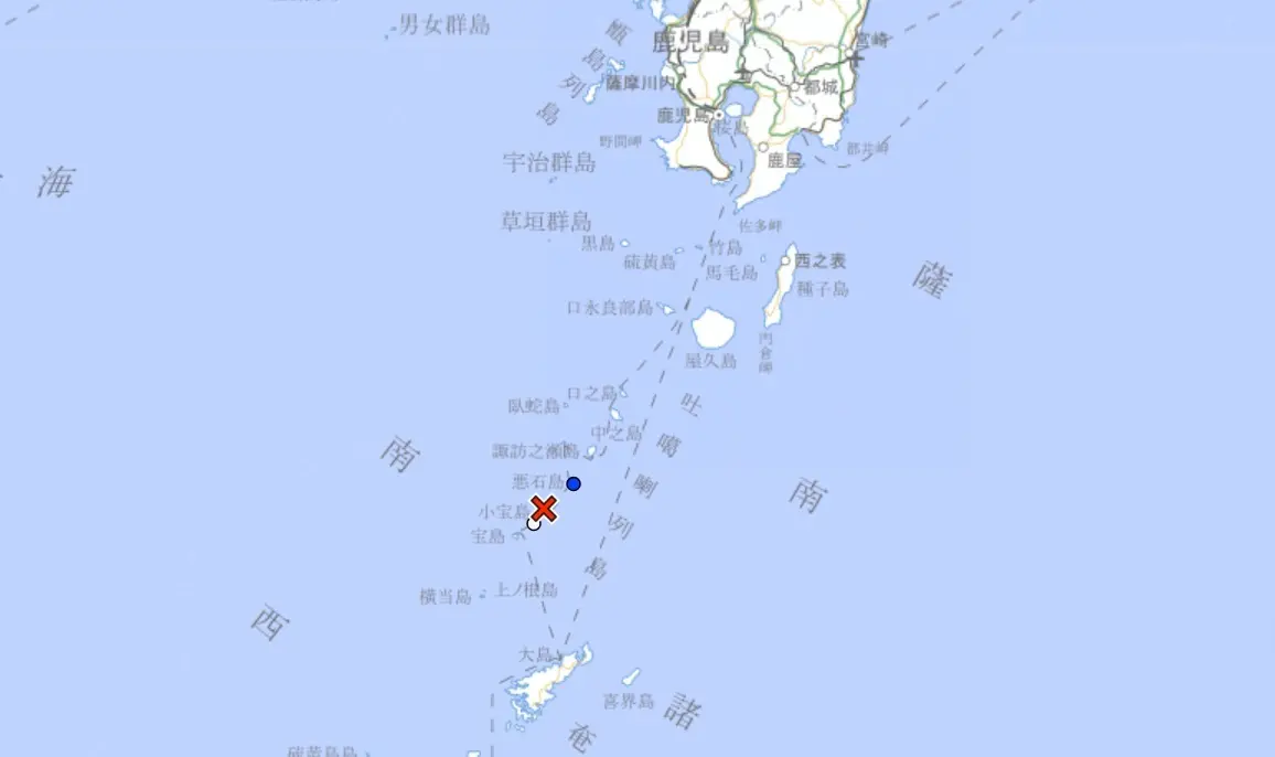 ▲日本鹿兒島吐噶喇群島（トカラ列島）近海，自本月21日起開始密集發生地震，29日單日突破百起地震再創高峰。（圖／日本氣象廳官網）