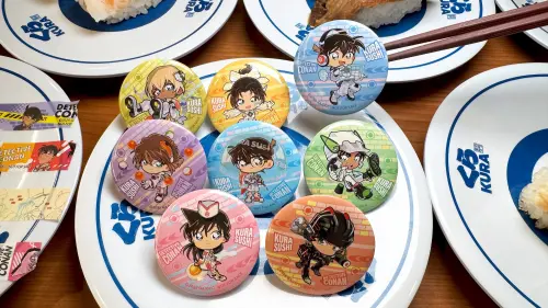 ▲藏壽司《名偵探柯南》聯名扭蛋，8款「名偵探柯南徽章」。（圖／藏壽司提供）