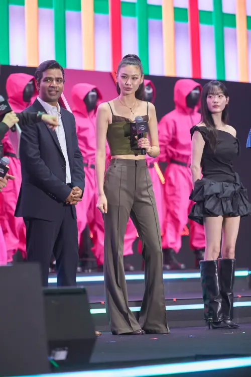 ▲▼當年《魷魚遊戲》中，讓人留下深刻印象的朴海秀、鄭好娟、金姝怜、崔帕西阿努潘蒂、李瑜美通通現身《魷魚遊戲3》造勢活動。（圖／Netflix）