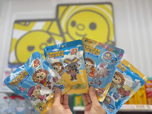 ▲OPEN!飛壘MAXQ乳酸菌軟糖69元，7月16日上市，共4款紋身貼紙包裝設計，每包隨機附送壓克力立。（圖／業者提供）