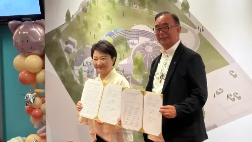 ▲台中市長盧秀燕與麗明營造董事長吳春山簽約。（圖／記者顏幸如攝，2025.06.30）