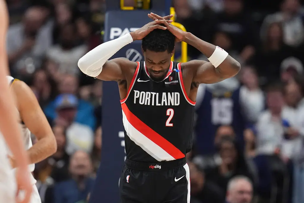 ▲NBA波特蘭拓荒者今（30）日宣布買斷Deandre Ayton合約，預計Ayton將成為自由球員，而在拓荒者選進楊瀚森後，Ayton在微博上用中文向楊瀚森喊話，表示要「一起喚醒這座城市」沒想到不到一週，Ayton就慘遭買斷。（圖／美聯社／達志影像）