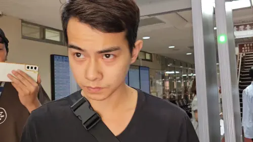 郭書瑤胞弟與女友淪「共諜鴛鴦」 一審都判刑入獄 ▲共諜案唯一出庭聽判的電展室退役士兵常德隆邀遭判刑4年10個月,但他並未對媒體表示任何意見。(圖/記者劉松霖攝)