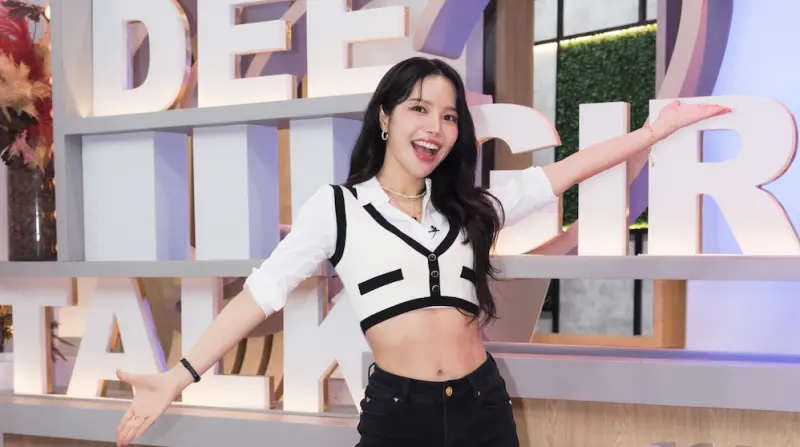 ▲頌樂（如圖）登上《小姐不熙娣》宣傳新曲，在節目中認證派翠克是台灣GD，她也跟「台版席琳狄翁」潘若迪一起跳〈眉飛色舞〉。（圖／東森綜合台 提供）