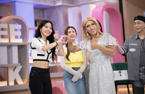 頌樂(左)和潘若迪(右)合影。(圖/東森綜合台提供) ▲頌樂(左)和潘若迪(右)合影。(圖/東森綜合台提供)