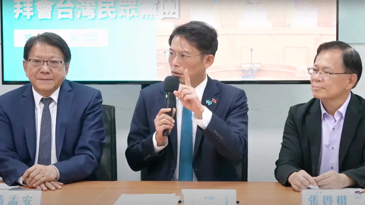 ▲爆賴清德私下找人喬財劃法，黃國昌證實就是總統府秘書長潘孟安（左）。（圖／民眾黨團提供）