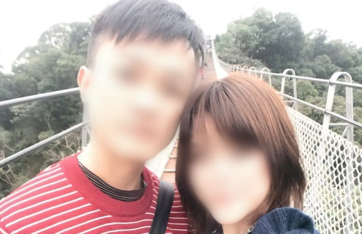 ▲黑貓宅急便命案被害人陳姓男子與太太合照。（圖／翻攝臉書）