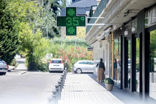 影／歐洲成大烤箱！高溫狂飆46度「熱穹罩頂」道路熱到融化
