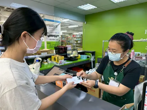 ▲現金折價劵可當場使用也可於之後購物再用，使用期間為114年7月1日至8月31日，逾期視同無效。（圖／南市府提供）