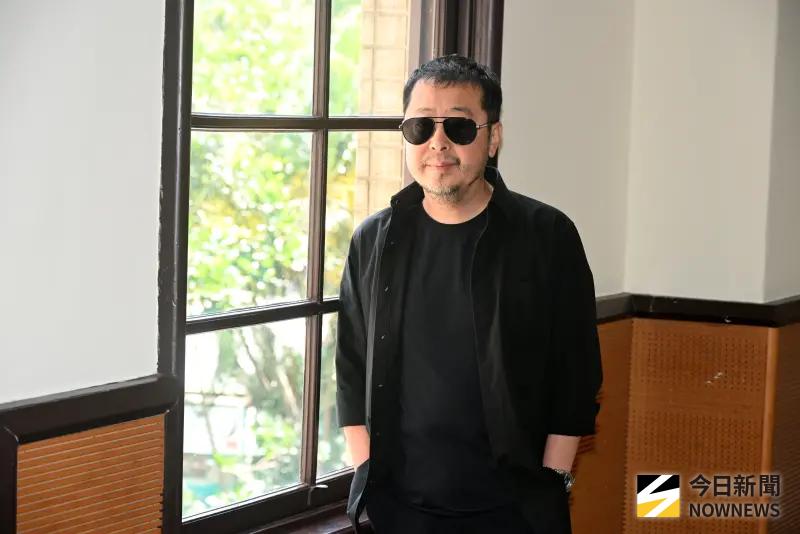 ▲中國知名導演賈樟柯（如圖）作品《風流一代》本月28日在台首映，睽違7年再度來台，今（30）日他受訪透露，該片耗時18年、採用16及35釐米膠片、DV影帶、手機自拍與最新4K畫面，與觀眾見證這難能可貴的一刻。（圖／記者林調遜攝影）