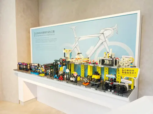 ▲自行車文化探索館常設展科學廳，全新自行車生產線動態積木展示。（圖／自行車文化探索館提供）