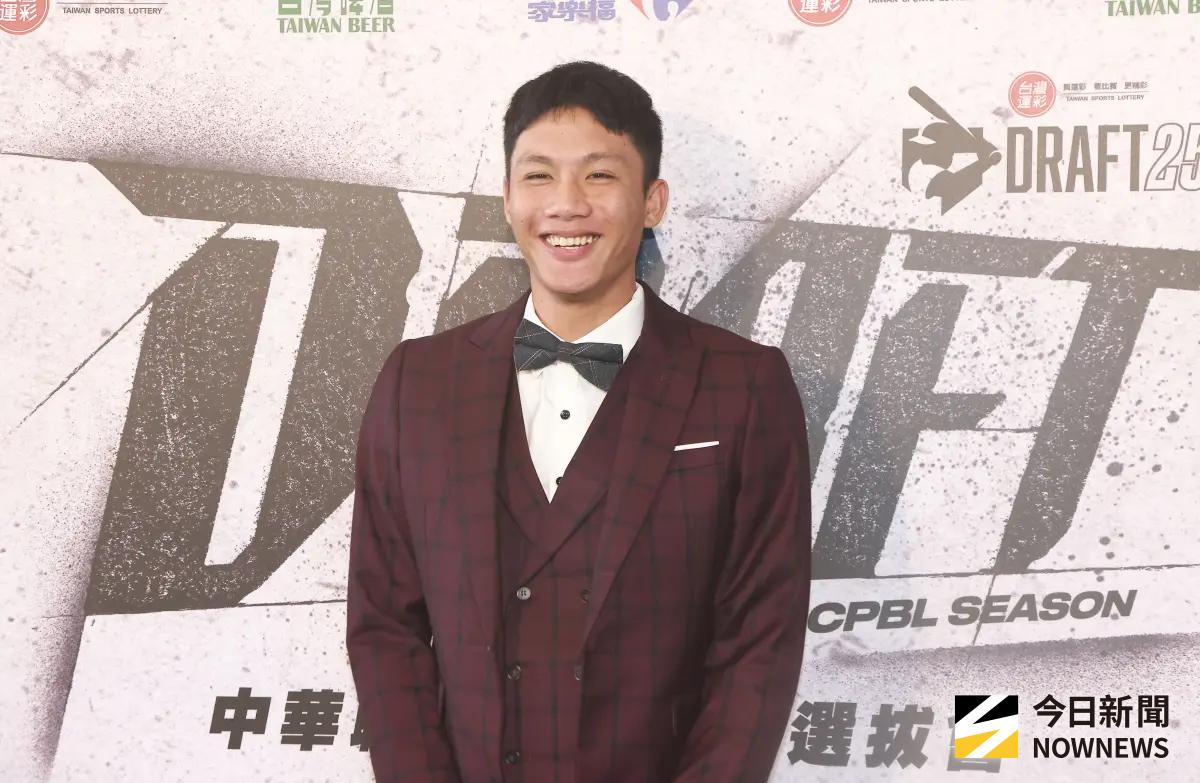 ▲台東體中游擊手朱盟次輪第一順位中選，台鋼雄鷹補進中線大物，有望與2023年台鋼狀元郎曾子佑組成二游搭檔。（圖／記者葉政勳攝 ,2025.06.30）