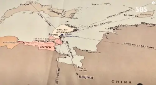 ▲韓國媒體近日曝光一張駐韓美軍的內部戰略地圖，南北180度倒轉，駐日、駐韓美軍結合台灣、菲律賓形成包圍中國的態勢。（圖／翻攝自SBS News）