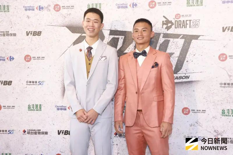 ▲中華職棒36年選秀會，新秀哀宥宇（左）跟江庭毅（右）。（圖／記者葉政勳攝,2025.06.30）