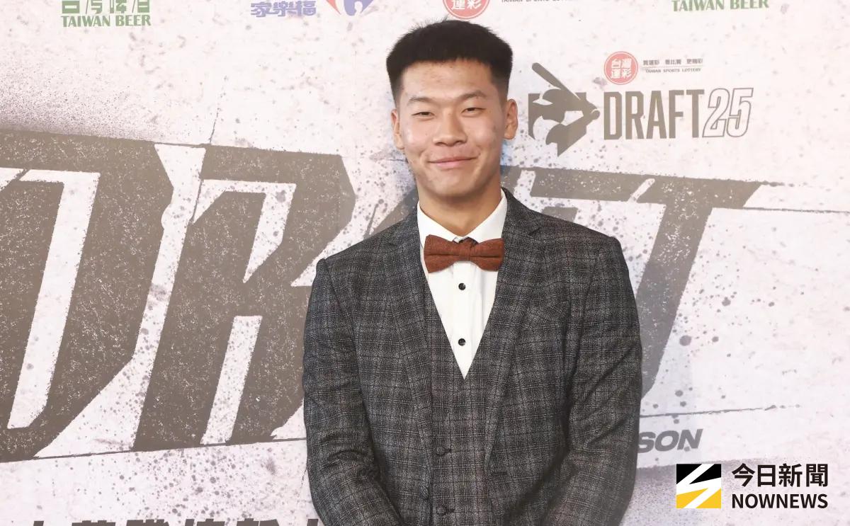 ▲富邦悍將與榜眼張育豪僅簽1.5年合約，領隊林華韋表示，張育豪與其經紀團隊認為，如果有機會快速上一軍表現，希望能有提前換約的機會。（圖／記者葉政勳攝，資料照）