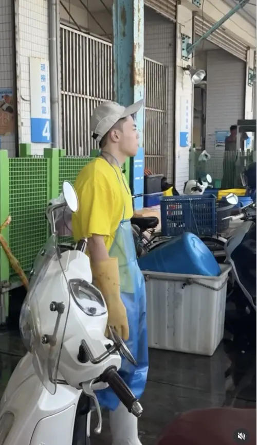 ▲海產為了賺錢去漁港打工。（圖／海產IG）