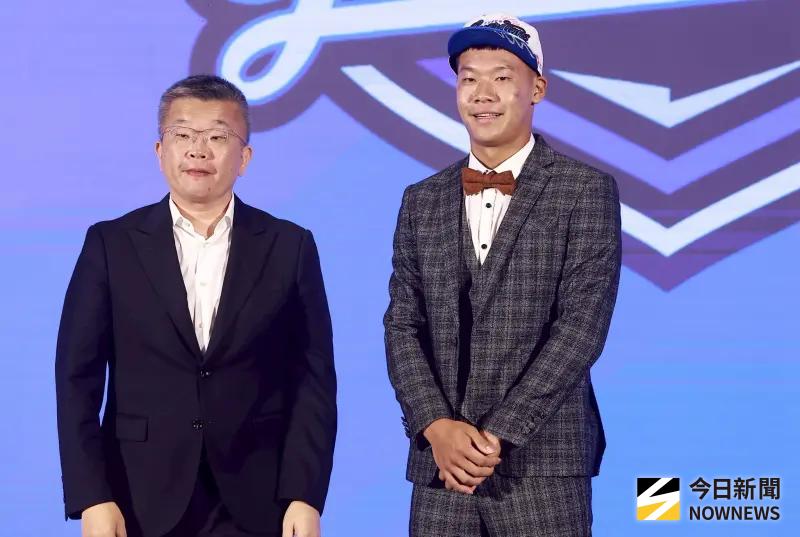 ▲張育豪掉到第2順位,被富邦悍將選進,成為今年中職選秀新科榜眼。(圖/記者葉政勳攝,2025.06.30)