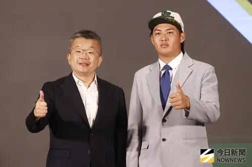 ▲台鋼雄鷹與選秀狀元韋宏亮達成加盟共識，預計1週內簽下合約。（圖／記者葉政勳攝 ,資料照）