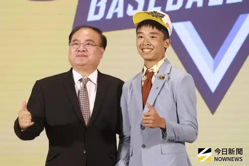 ▲中華職棒2025選秀會第二輪，中信兄弟挑中麥寮高中畢業的投手徐磊。（圖／記者葉政勳攝 ,2025.06.30）